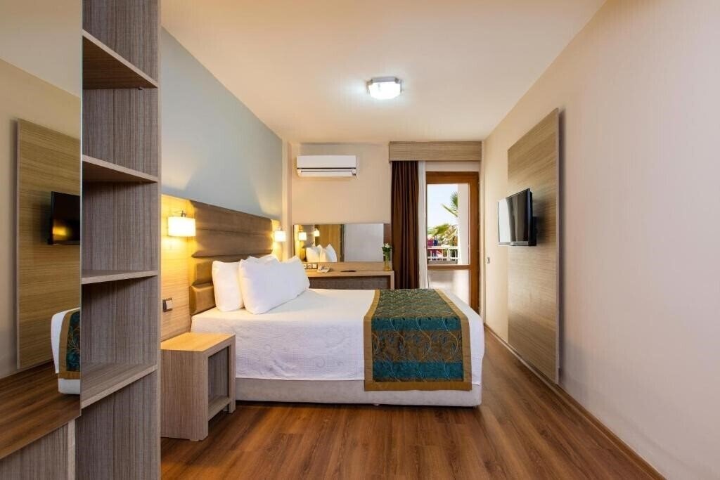 Апартаменти Labranda Lebedos Princess (ex. Lebedos Princess Hotel) 4*