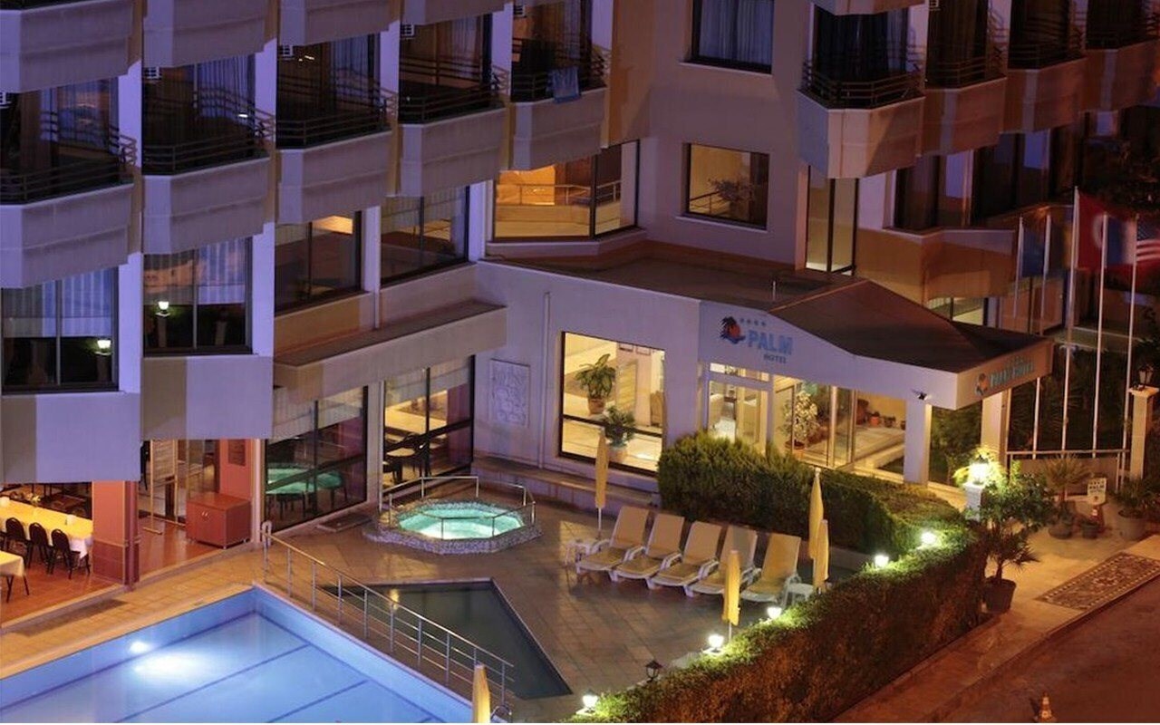 Апартаменты Palm Hotel 4*