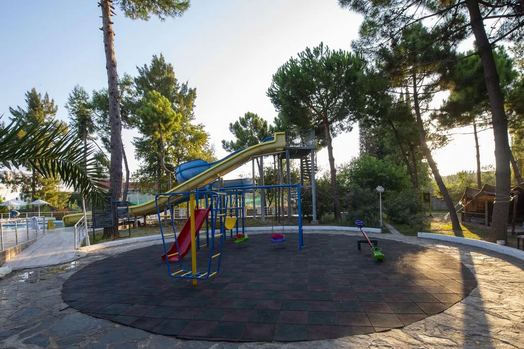 Територія Flora Suites Hotel (ex. Flora Hotel Suites, Flora Hotel & Apart) 3*