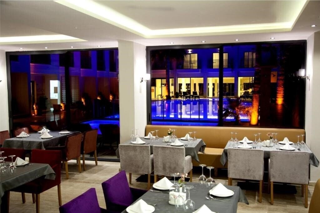 Територія Neopol Hotel Special Class 3*