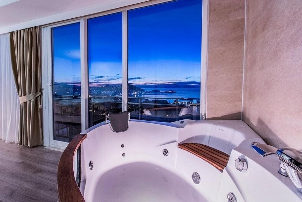 Територія Demir Suit Hotel 3*