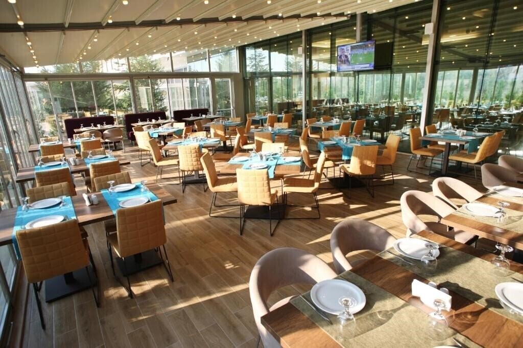 Вид Holiday Inn Express Manisa 4*