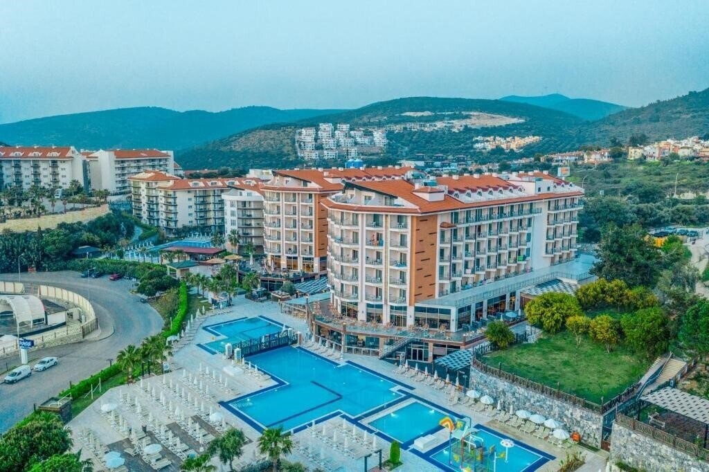 Вид Ramada Resort by Wyndham Kusadasi & Golf 4*