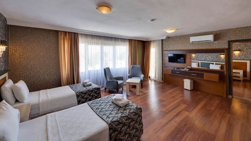 Апартаменты Royal Beach Club Hotel (ex. Grand Sahin's Gumuldur, Gumuldur Resort Hotel) 4*