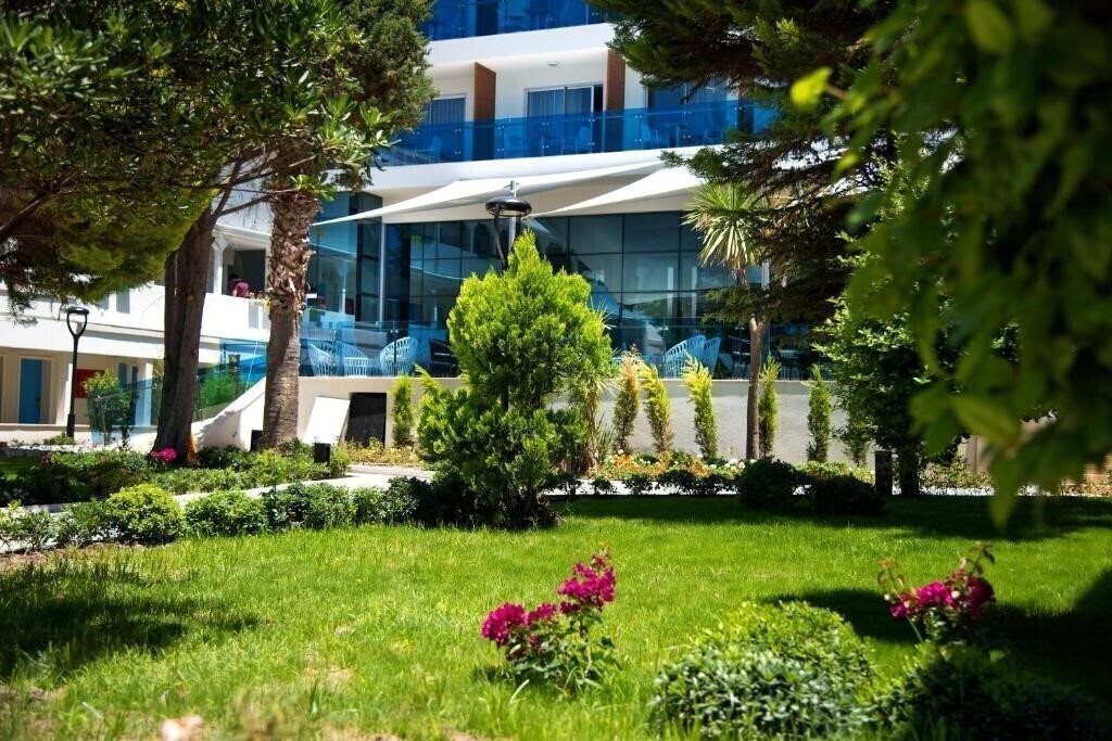 Территория Club Mersin Beach 4*