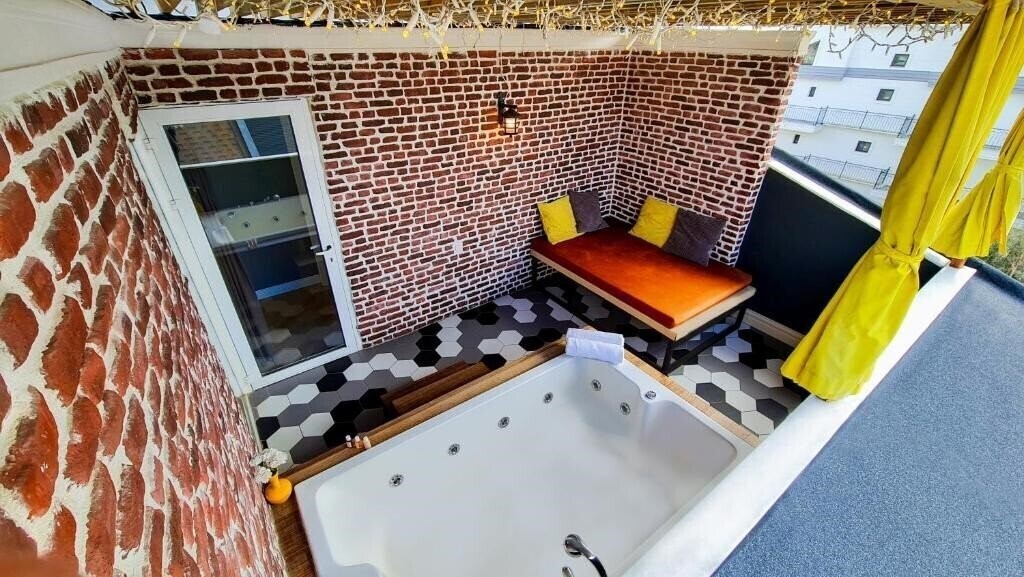 Вид Lets Stay Boutique Hotel 4*