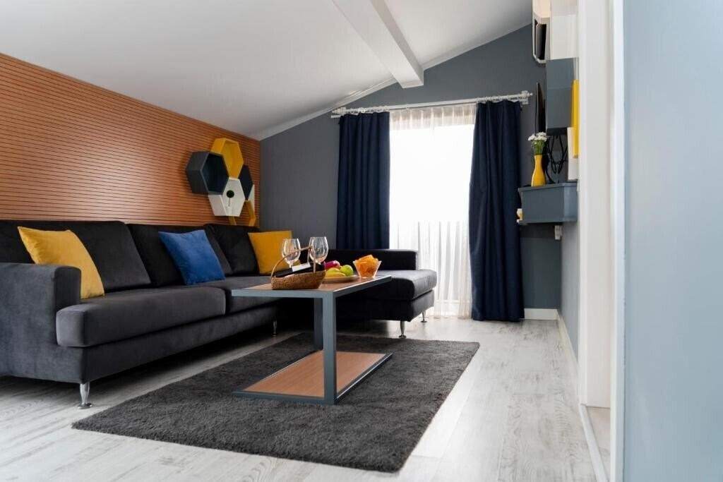 Апартаменти Lets Stay Boutique Hotel 4*