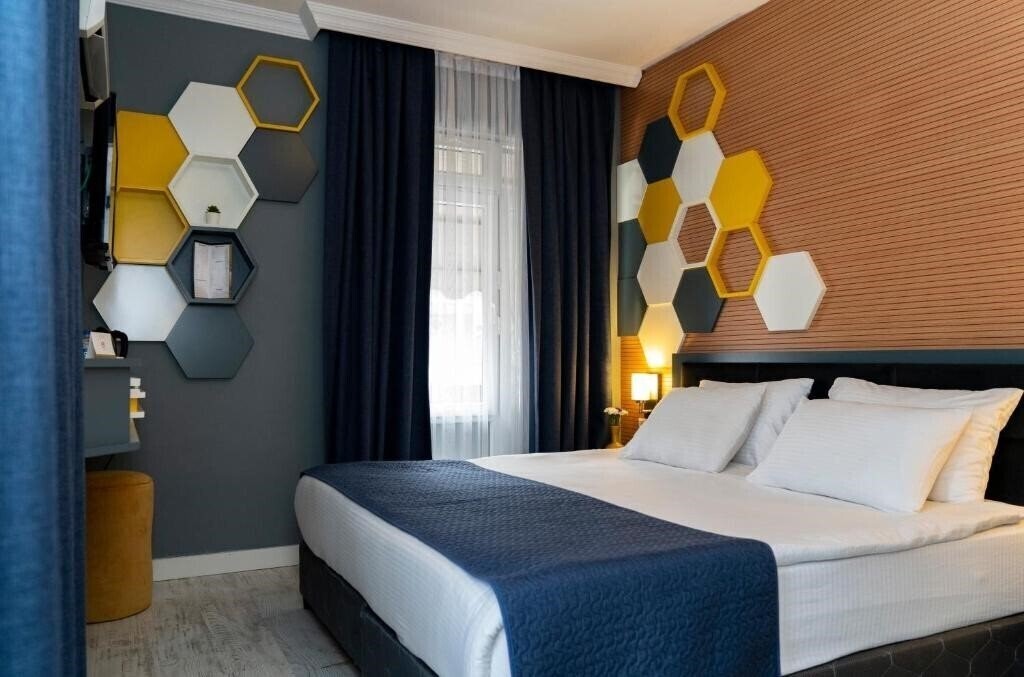 Панорама Lets Stay Boutique Hotel 4*