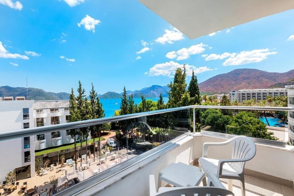 Вид Hotel Kayamaris (ex. Kaya Maris, Kayamaris Hotel & SPA) 4*