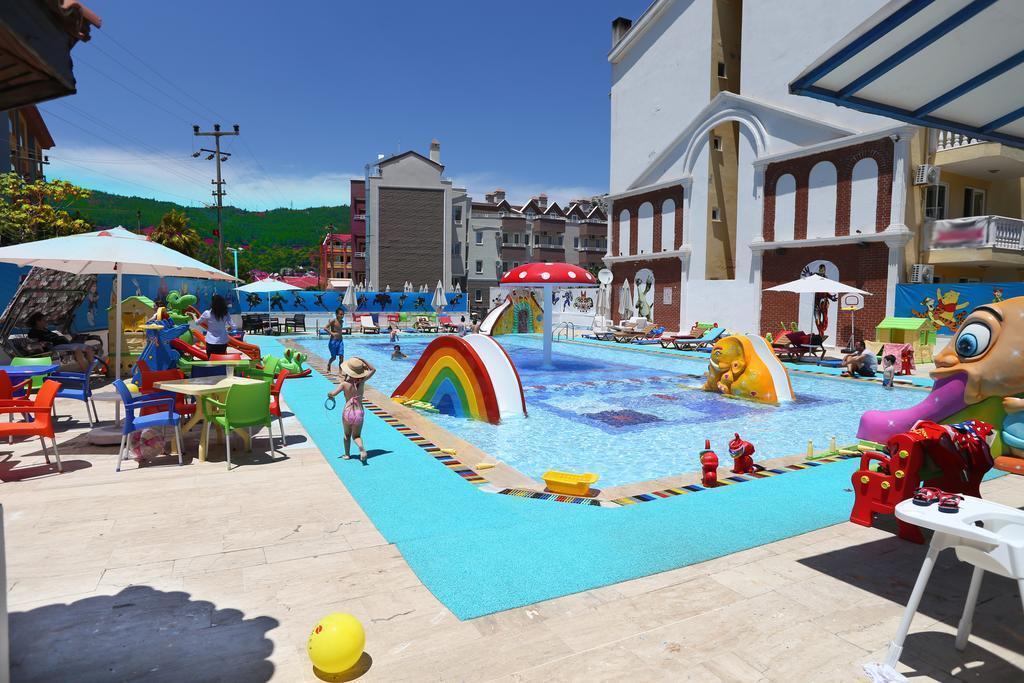 Готель Comet Deluxe Hotel 4*