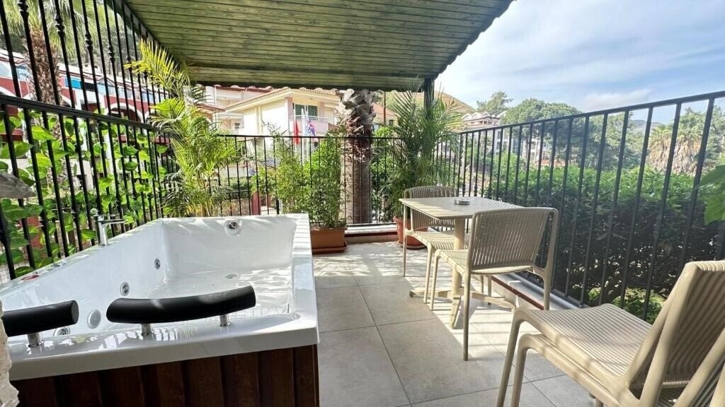 Вид Grand Aquarium Apart Hotel 4*