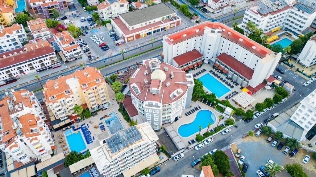 Вид Motto Premium Hotel 4*
