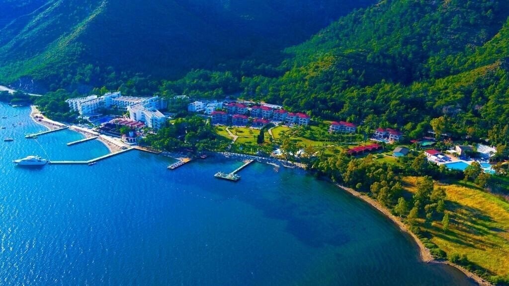 Отель Fortezza Beach Resort 5*