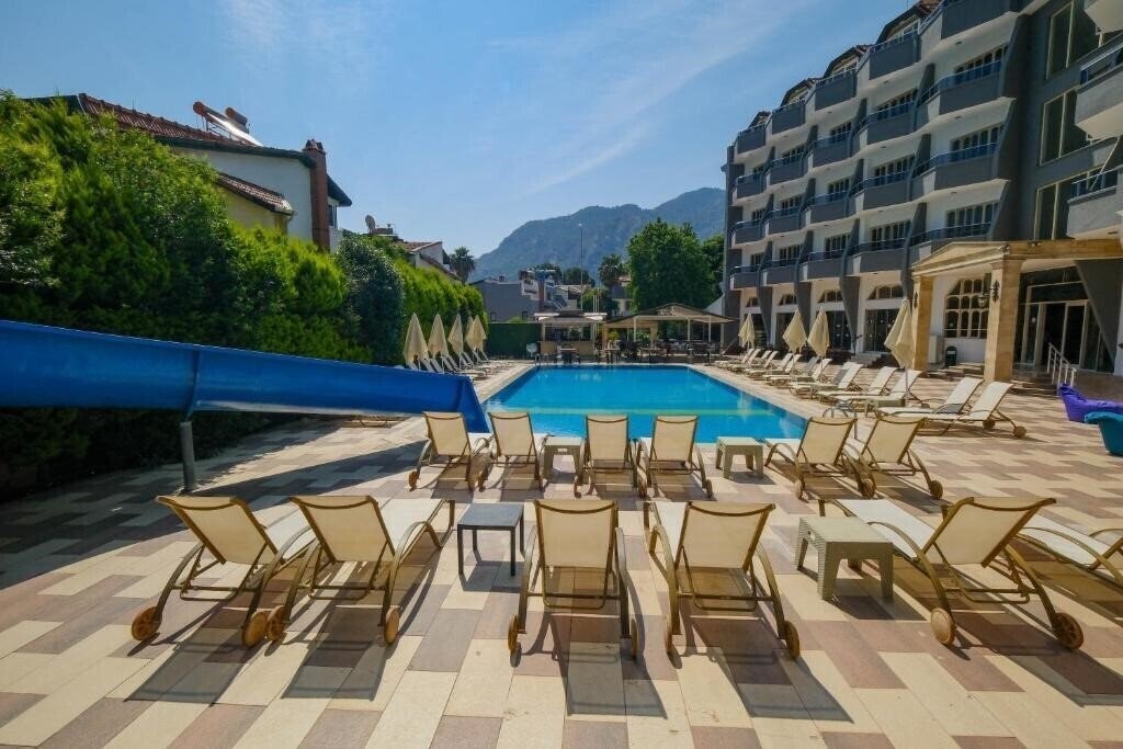 Отель Club Selen Hotel Icmeler 3*