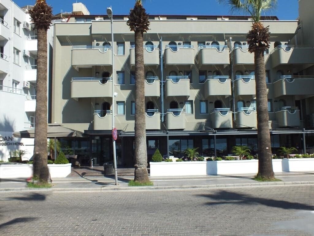 Апартаменты Candan City Beach Hotel 3*