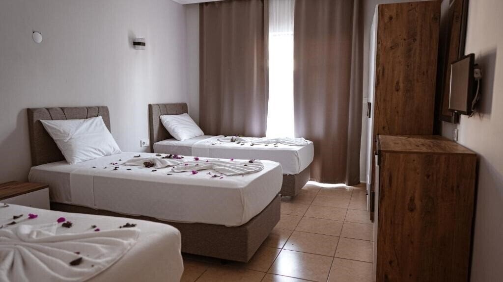 Фото 7 Brothers Hotel 3*