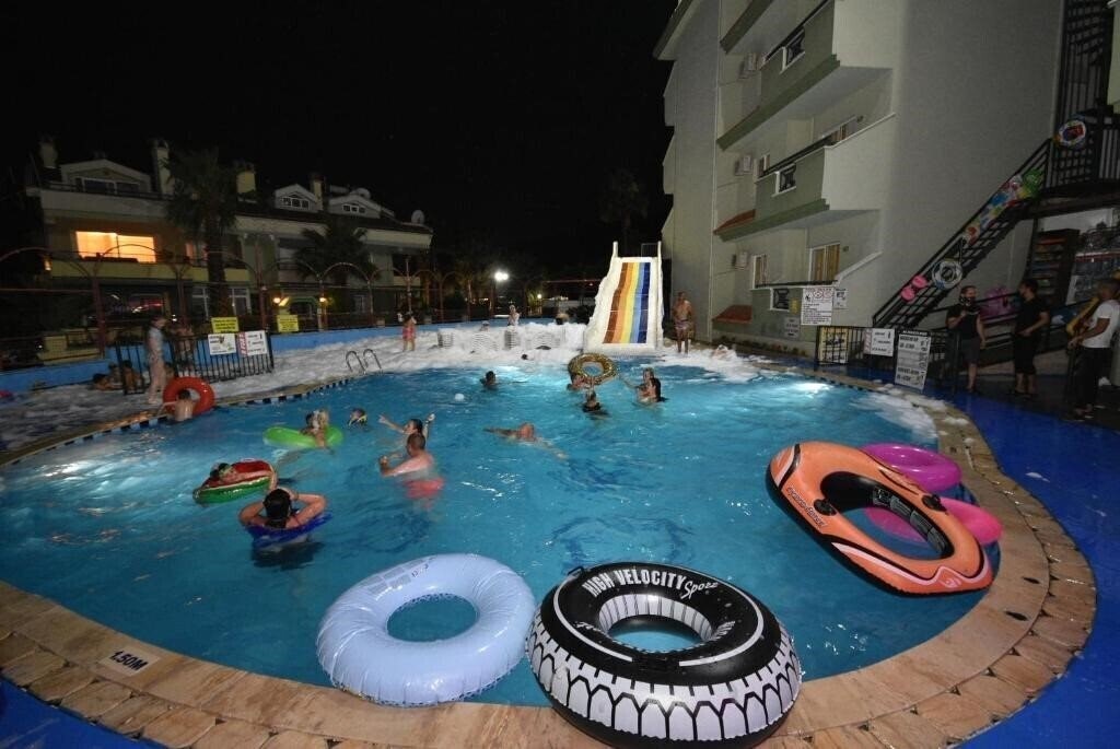 Територія Golden Orange Apart 3*