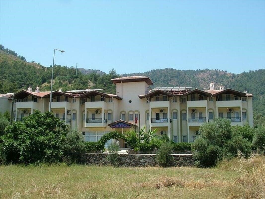 Готель Ince Aparts 3*