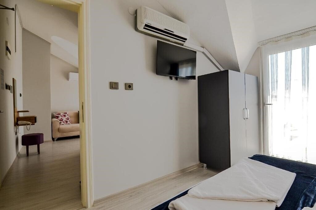 Апартаменты Berry Bella Hotel 3*