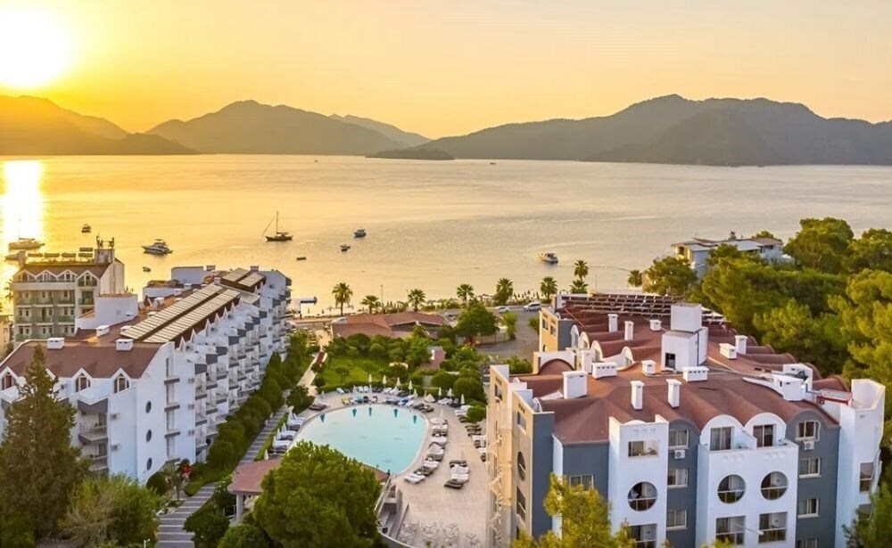 Панорама Caprice Beach Hotel (ex. Luna Beach Deluxe Hotel ) 4*