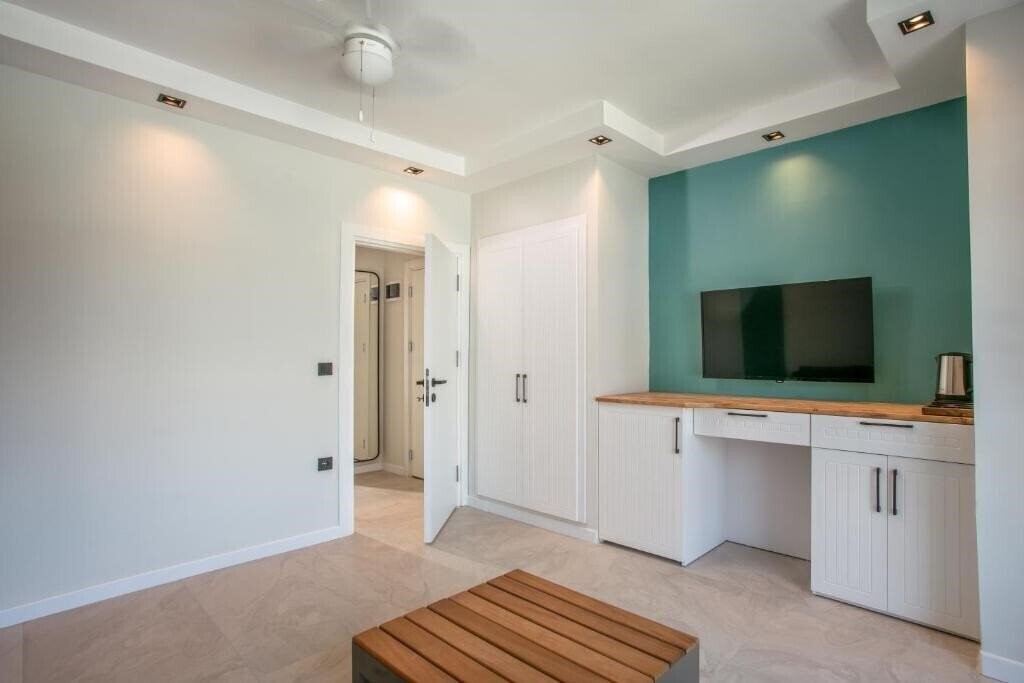 Панорама The Ivy Suites (ex. The Ivy Suites Luxury, Melita Apart Hotel) 4*