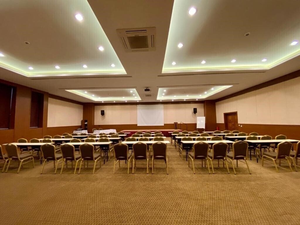 Територія Perissia Hotel & Convention Center 5*