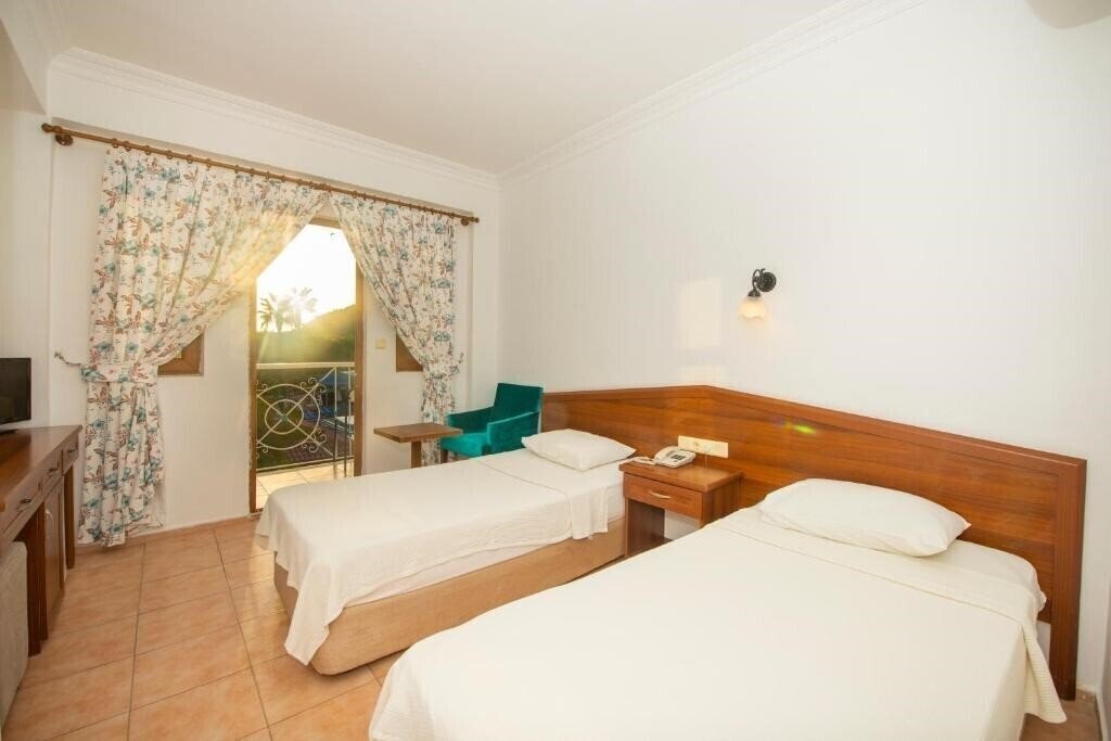 Апартаменти White Hotel 3*