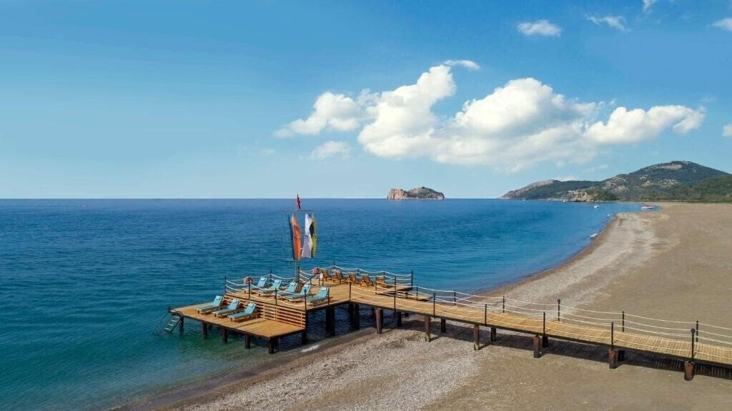 Територія Hilton Dalaman Sarigerme Resort & SPA (ex. Hilton Dalaman Golf Resort) 5*