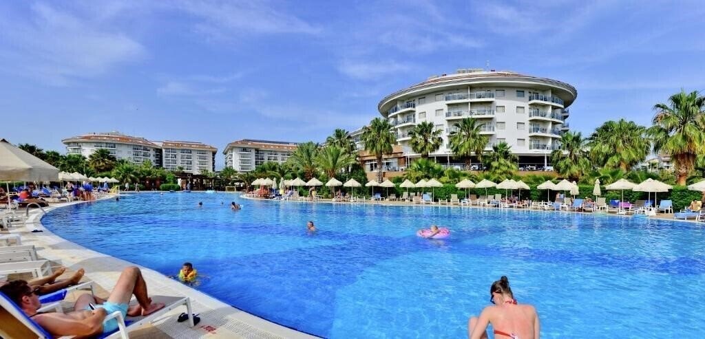 Апартаменти Sea World Resort & SPA 5*