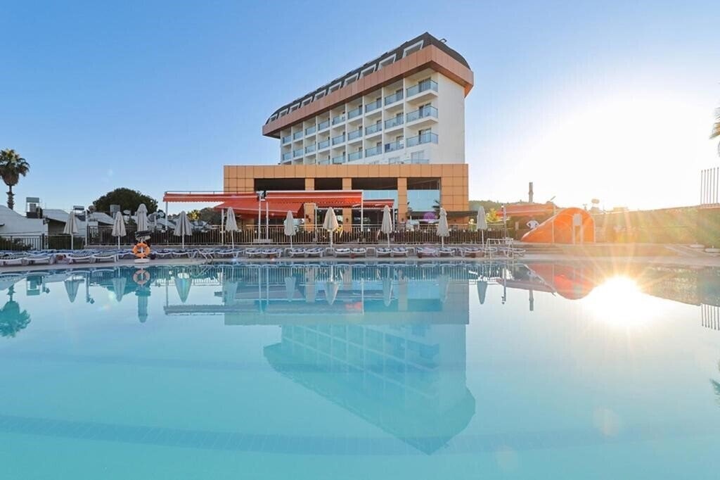 Апартаменты Throne Beach Resort & SPA 5*