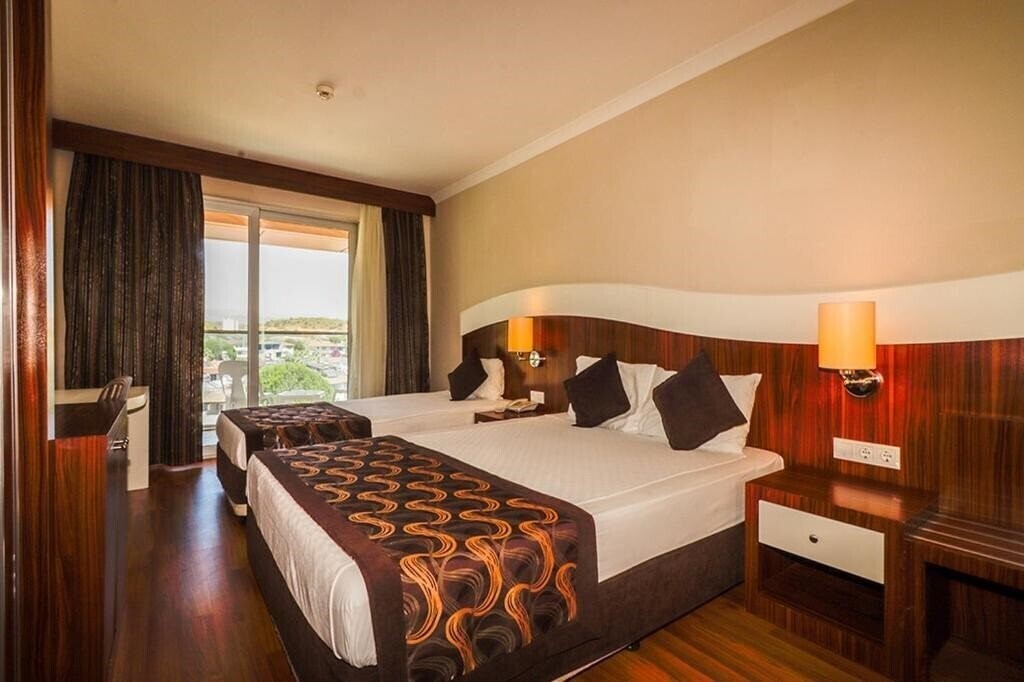 Территория Throne Beach Resort & SPA (ex. Nilbahir Resort & Spa) 5*