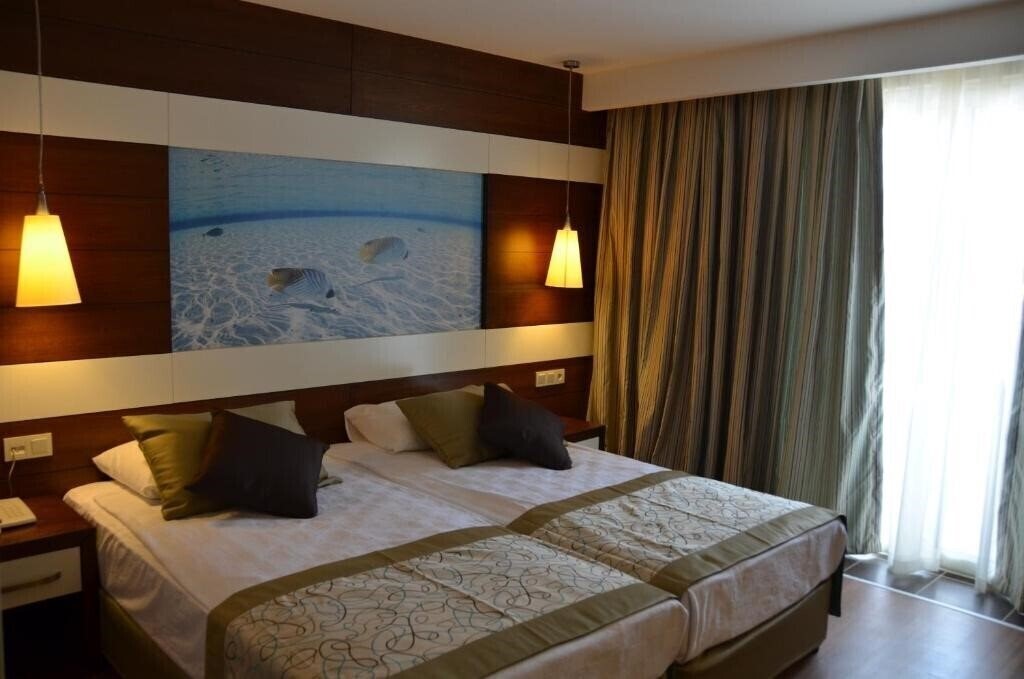 Территория Holiday City Hotel (ex. Holiday Point Hotel City, Adella Side Hotel) 4*