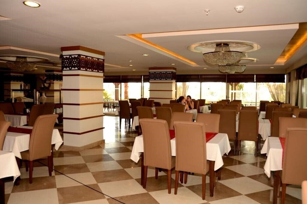 Апартаменты Holiday City Hotel (ex. Holiday Point Hotel City, Adella Side Hotel) 4*