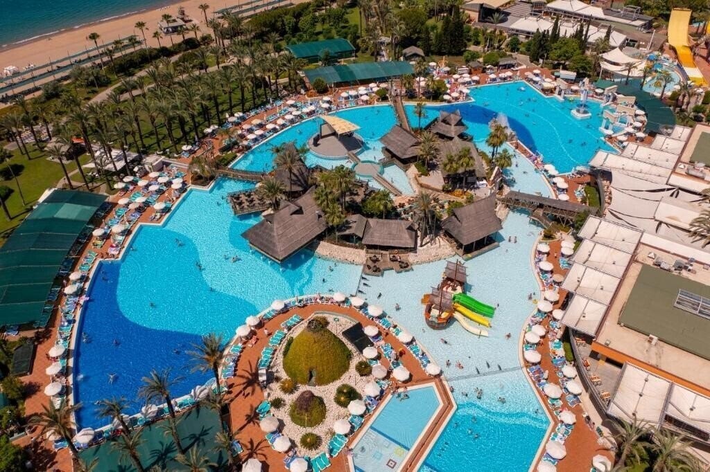 Апартаменты AQI Pegasos World 4*