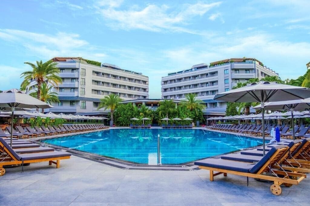 Отель Miramare Beach Hotel 5*