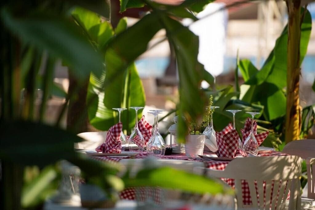 Вид Miramare Beach Hotel 5*