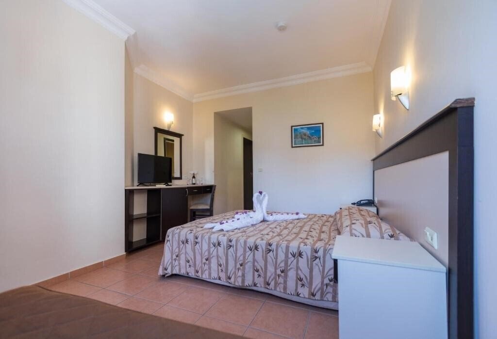 Территория Helios Hotel 3*