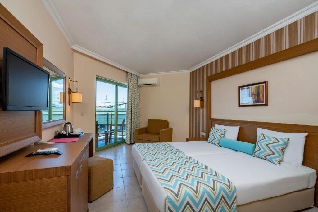 Вид Iz Flower Side Beach 4*