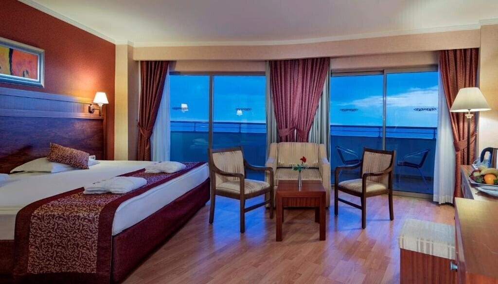 Территория Alba Royal Hotel 5*