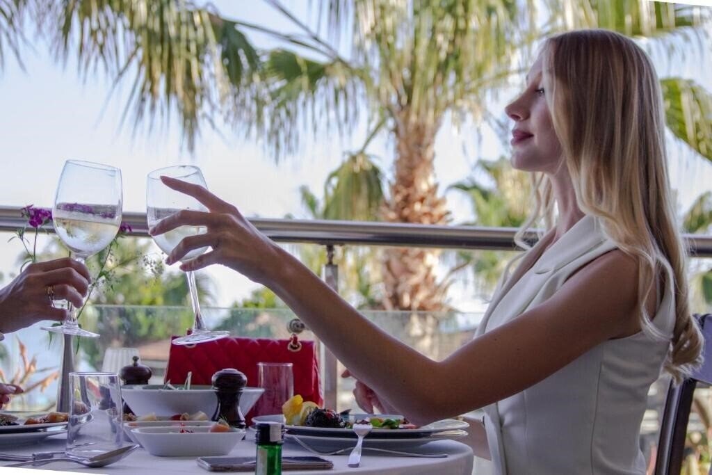 Апартаменти Alba Royal Hotel 5*