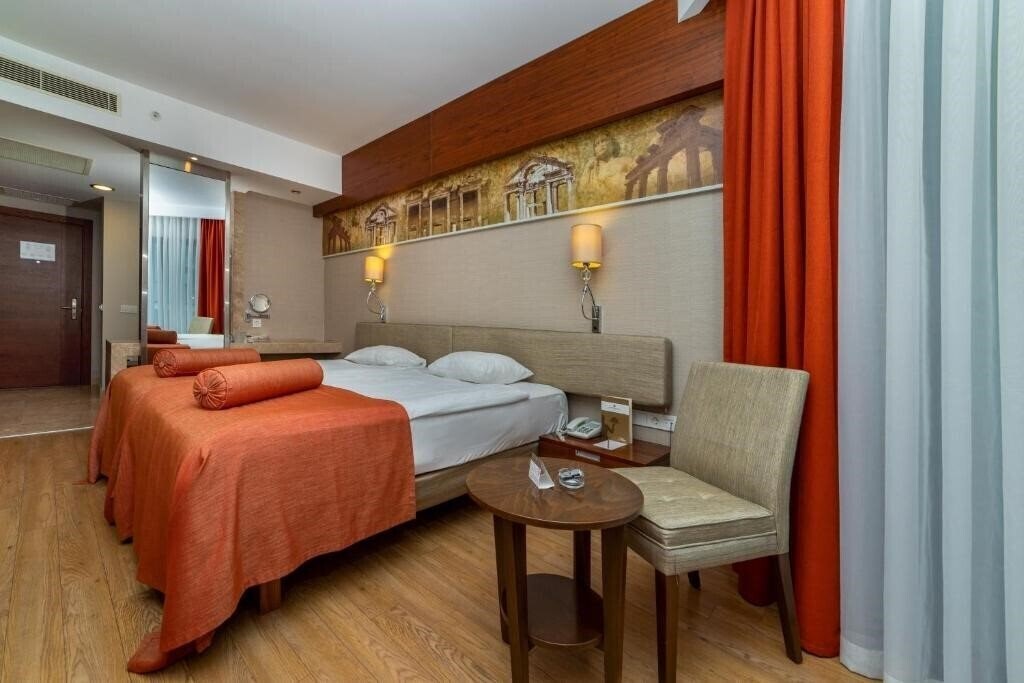 Фотография Commodore Elite Suites & SPA 5*