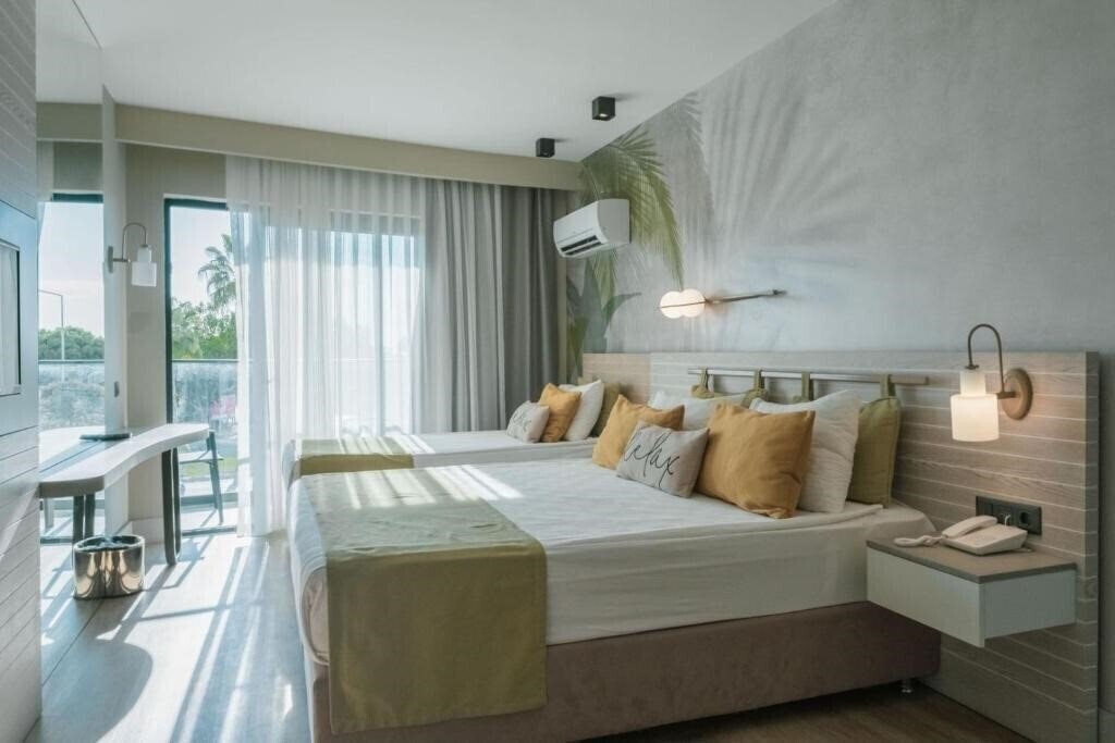 Отель Side Square Hotel 4*