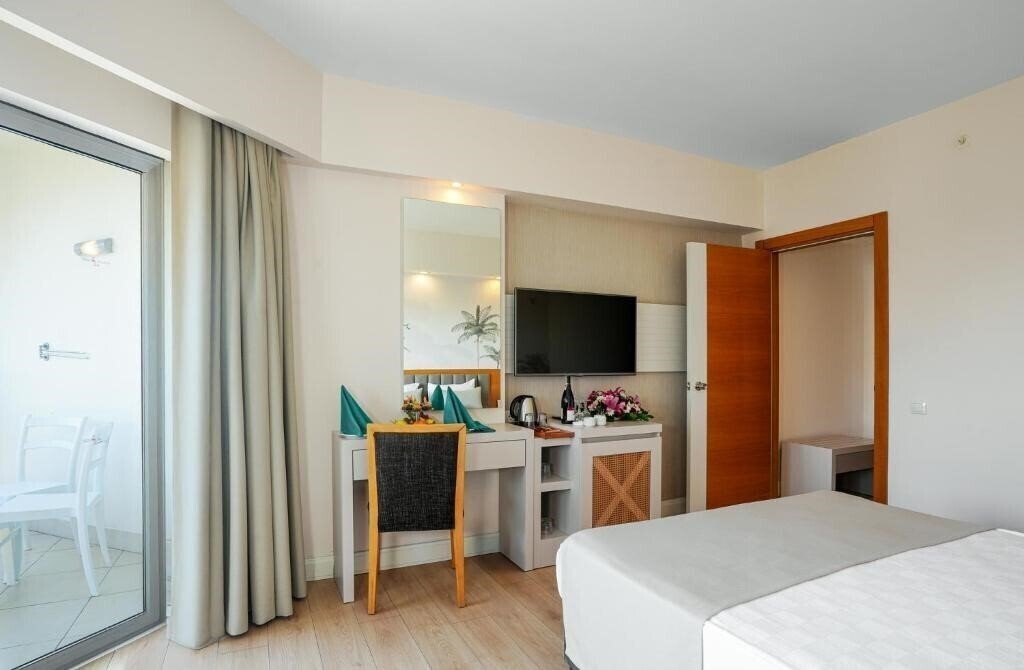 Панорама Side Aluna Hotel (ex. Diamond Beach Hotel & Spa) 5*