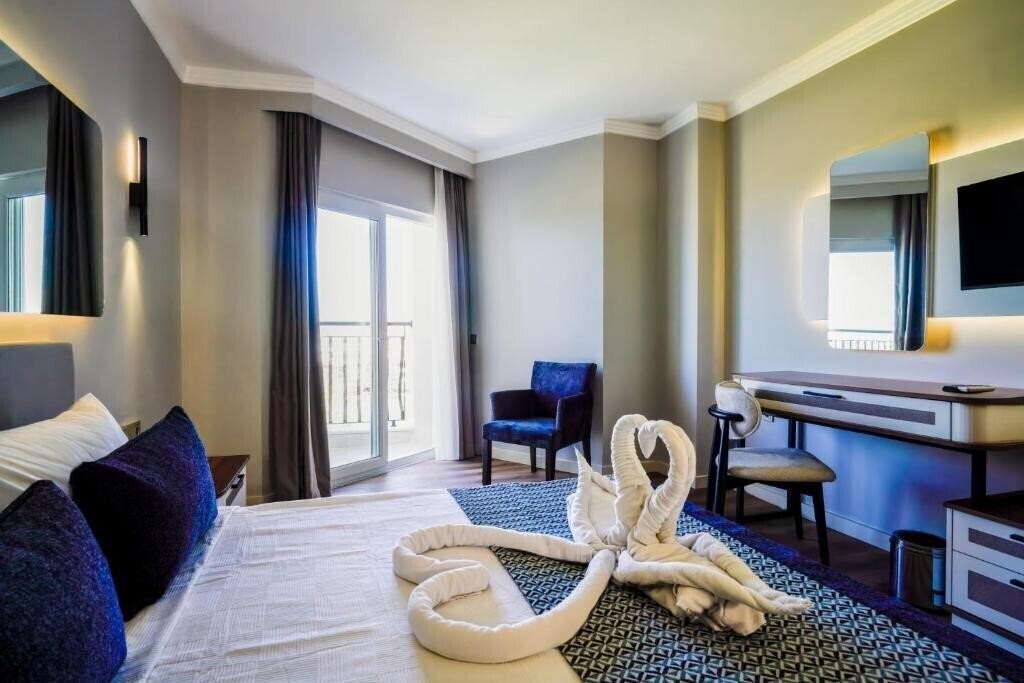 Территория Q Ella Beach Side (ex. Side Orange Paradise, Jasmin Side Hotel, Viven Paradise Hotel, Side Aurora) 4*