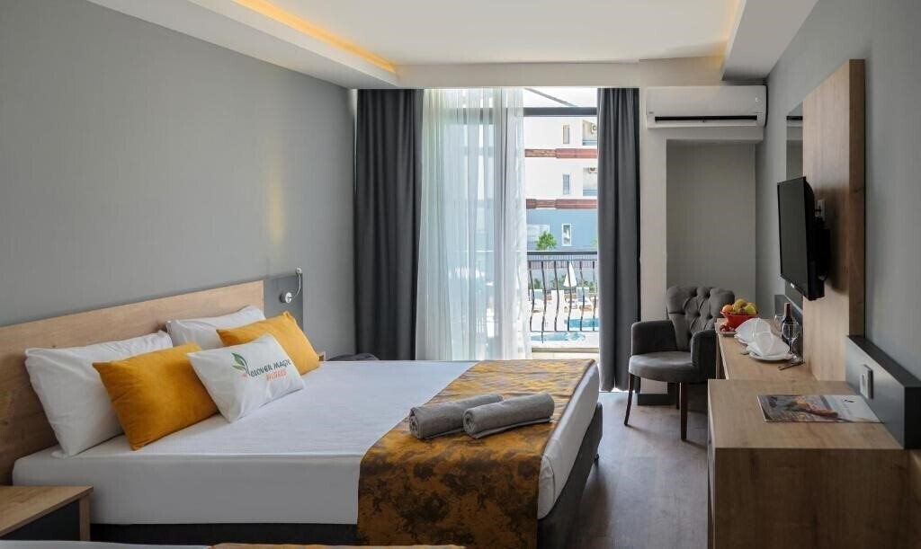 Апартаменты Clover Magic Park Side 3*