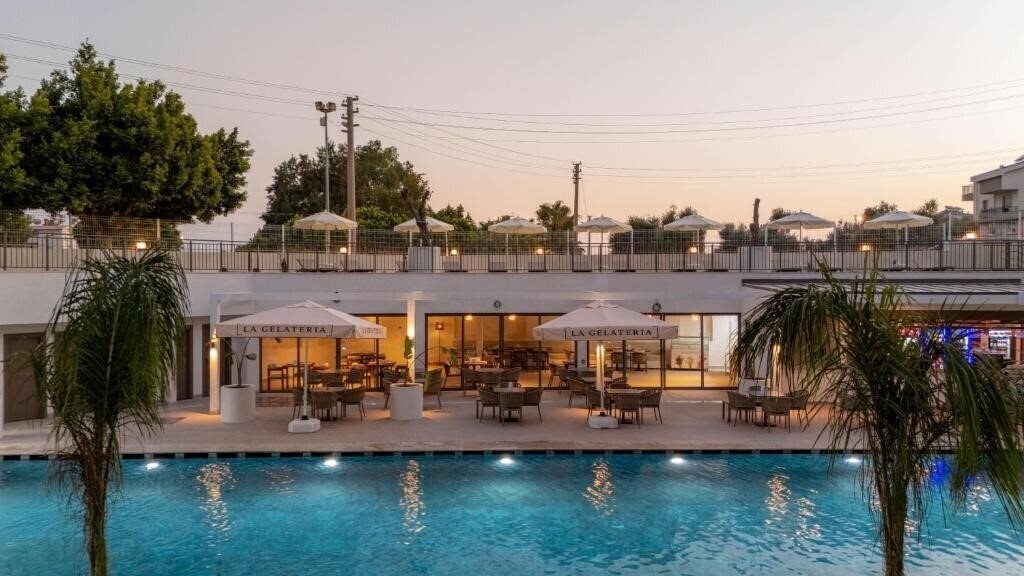 Фотография Prive Suite Side & SPA 3*