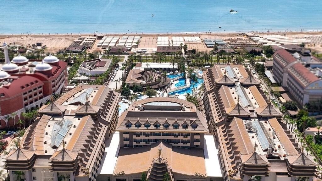 Апартаменты Royal Dragon Hotel 5*