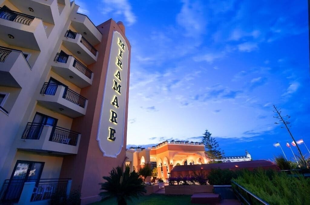 Апартаменты Miramare Queen Hotel 4*