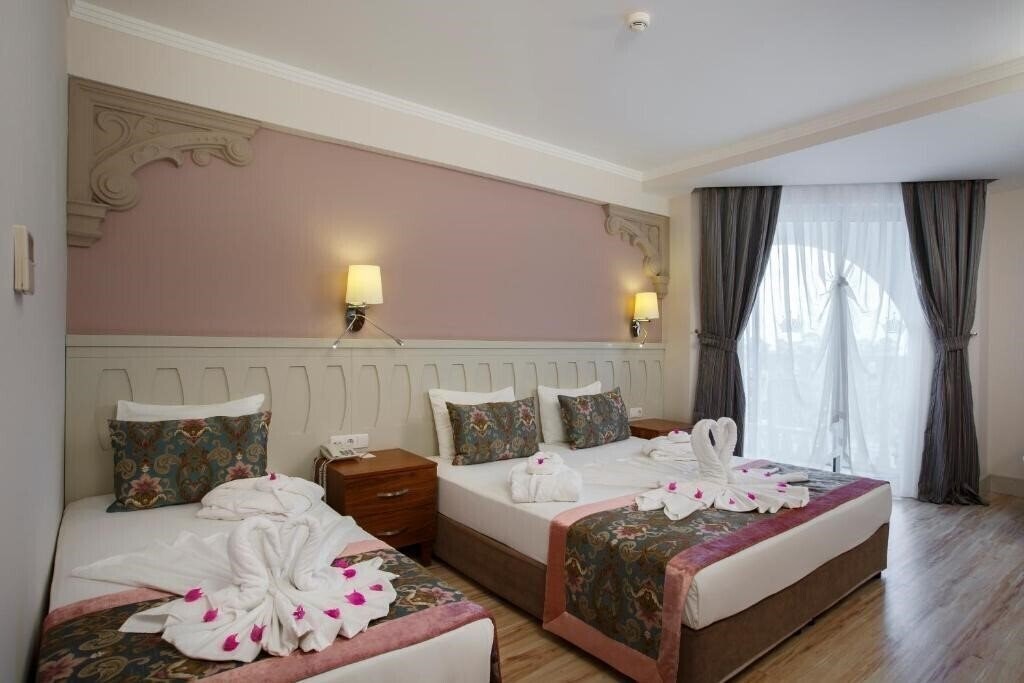 Вид Side Crown Serenity Hotel (ex. Crowne Serenity Hotel) 5*