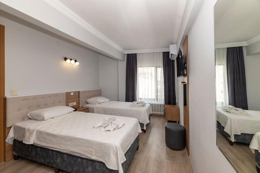 Панорама Metro 3*